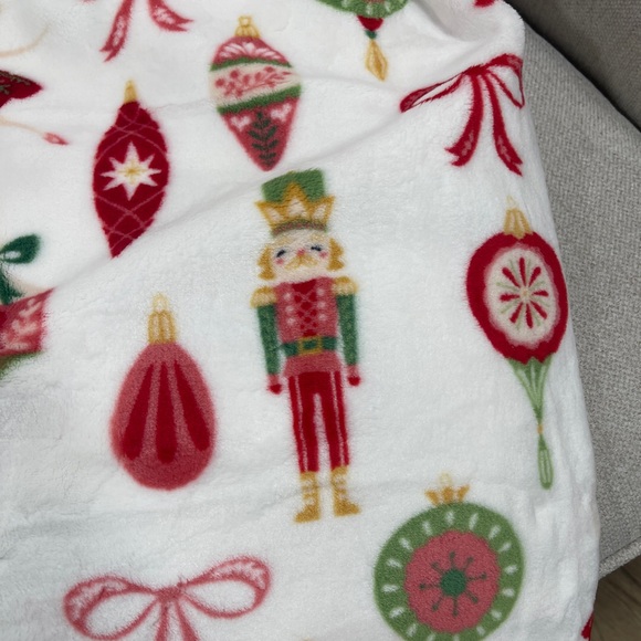 Pink Christmas The Nutcracker Ballet Holiday Plush Blanket 60”x70” NWT - Picture 3 of 4